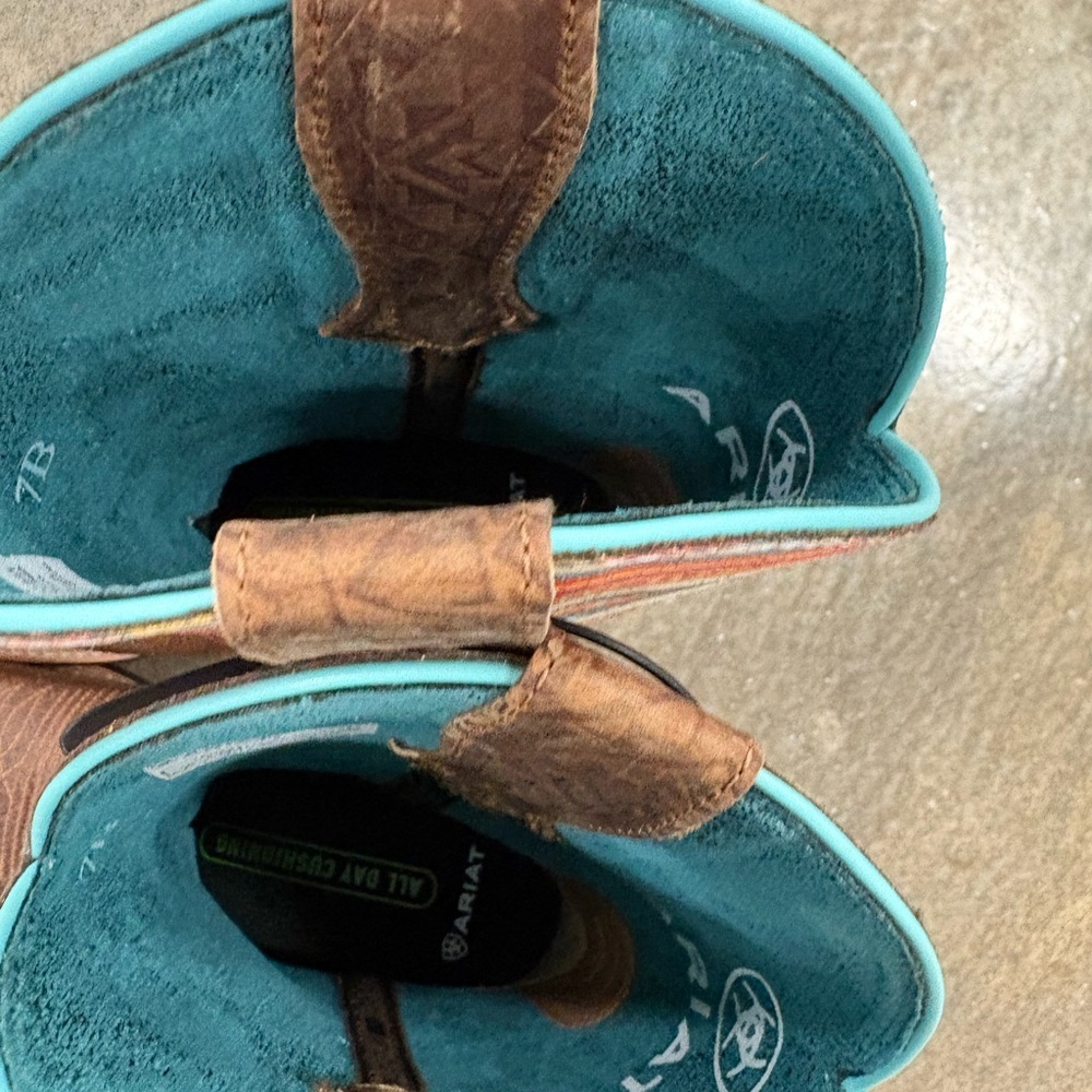 Ariat Brown Round Up western Wide Square Toe StretchFit cowboy boots - Picture 4 of 13